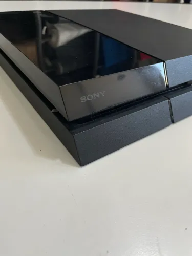 PS4 1TB  IMPECÁVEL COM 1 CONTROLE E CABOS 