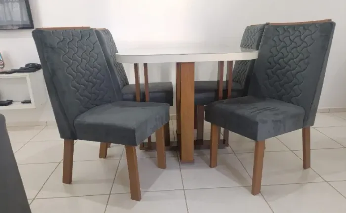mesa de jantar bella com 4 cadeiras MDF
