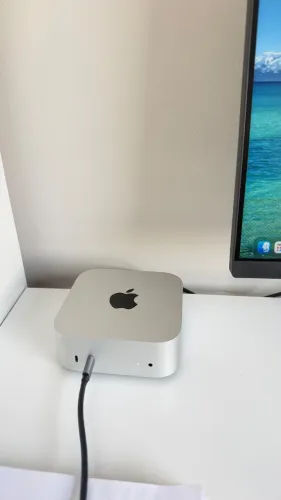 Mac Mini M4 (2024) com 16 GB de RAM + Monitor LG 27