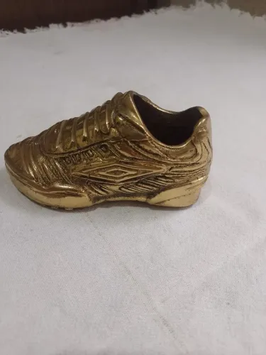Mini troféu chuteira de ouro 14cm material bronze da umbro