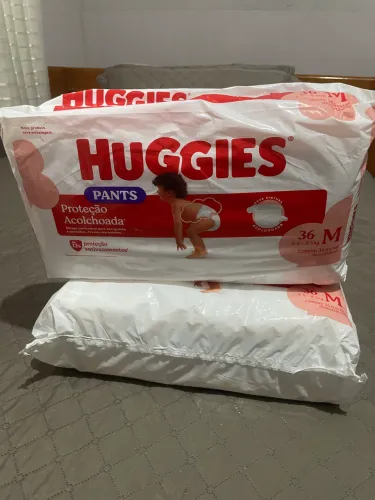 Kit com 3 pacotes Huggies 36un