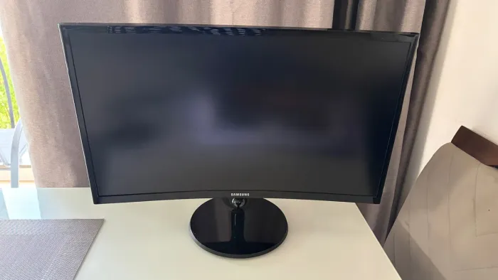 Monitor Curvo 24'' Full Hd Freesync C24f390fh Samsung Cor Preto