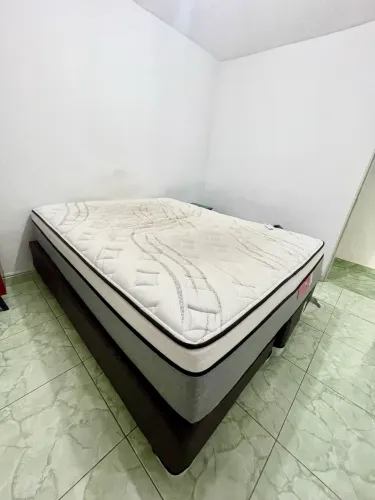 Cama com Box Queen