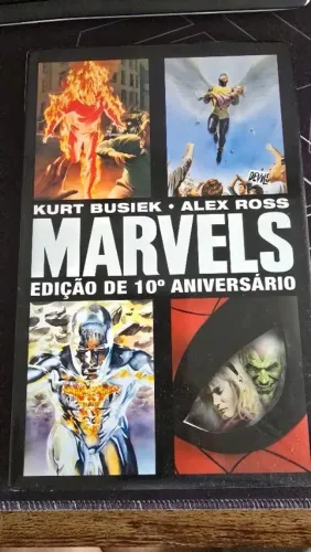 Livro Marvel 10º Aniversário - Capa Dura SEM USO