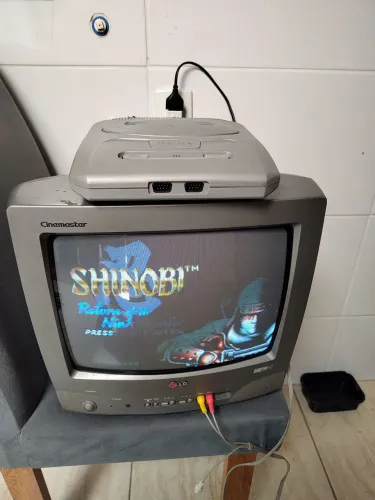 Mega drive 3 com jogos na memória e entrada pra cartucho