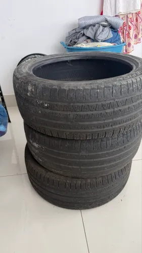 Pneus 235/45/19