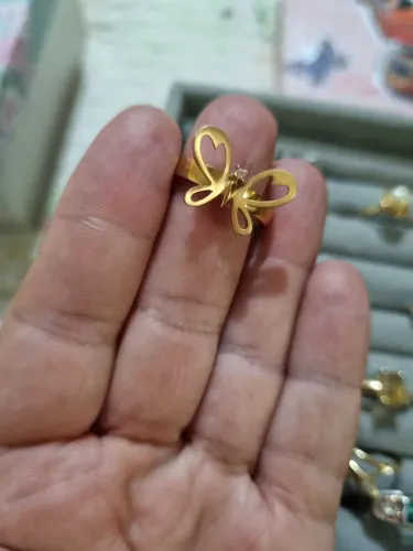 Anel ouro 18k com 1 brilhante. Peso 4,5g