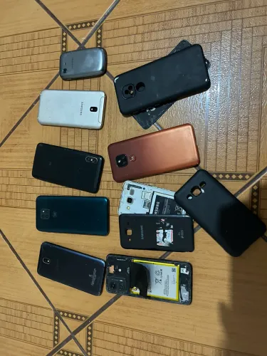 Lote de 8 Celulares para Peças / Conserto (Samsung, Motorola, Xiaomi)