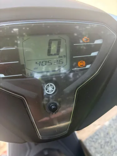 Vendo moto segunda dona