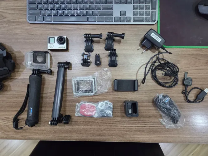 GoPro Hero 4 com acessórios