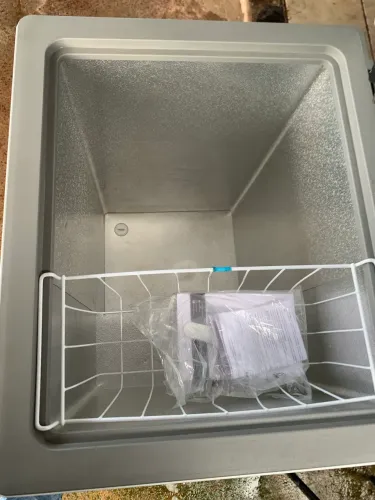 Vendo esse frezer semi novo 5 meses de uso