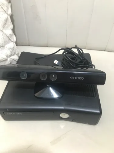 Xbox 360 com 3 controles e mais de 6 jogos