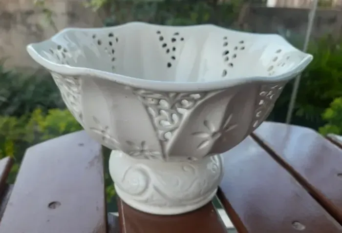 Fruteira antiga / centro de mesa antiga em porcelana européia 23cm diâmetro