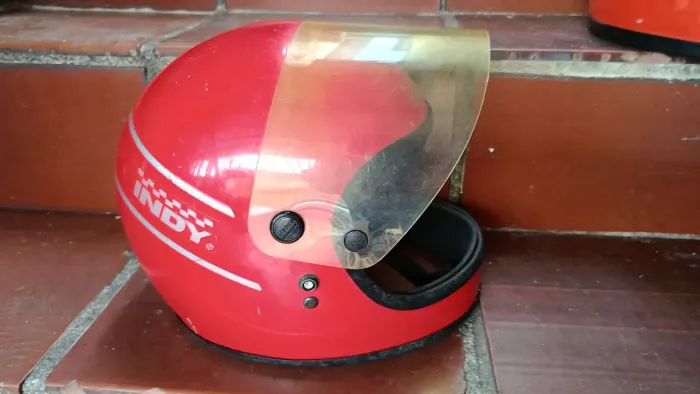 02 Capacetes Retrô Para Decoração 1 Pell e outro Induma