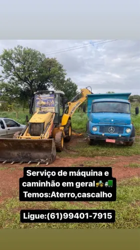 Serviço de retro escavadeira e caminhão limpeza de lote 