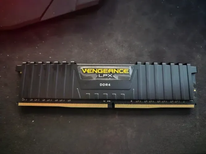 2 pentes Memória RAM Corsair Vengeance LPX, 2x8GB, 2400MHz, DDR4, CL16, Preto