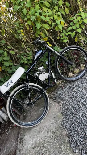 Vendo motorizada 80 CC bem boa motor bom freio no pé 1200 entrego só venda sem brick