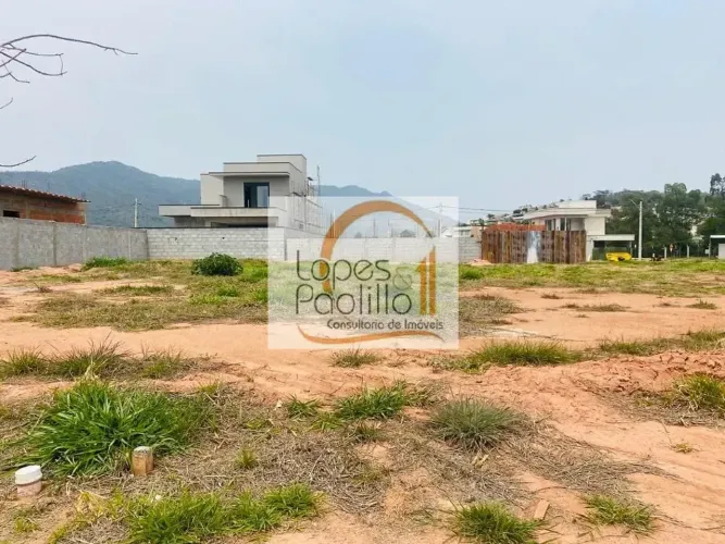 Que tal morar em um condomínio fechado próximo a Juca Peçanha em Atibaia e construir a cas