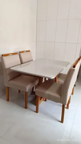 Mesa com 4 cadeiras Kin+0,29 1.20x0.80 linda elegante valoriza qualquer ambiente 2.340,00