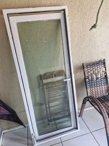 Janela de vidro estilo porta