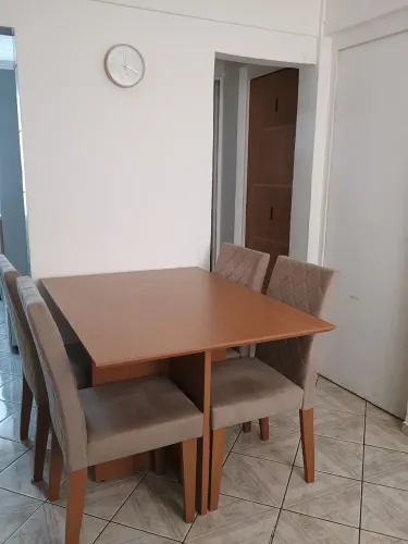 Mesa com 4 cadeiras