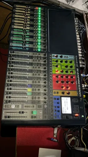 Mesa de som Digital   Si expression 3 da soundcraft   32 canais!  