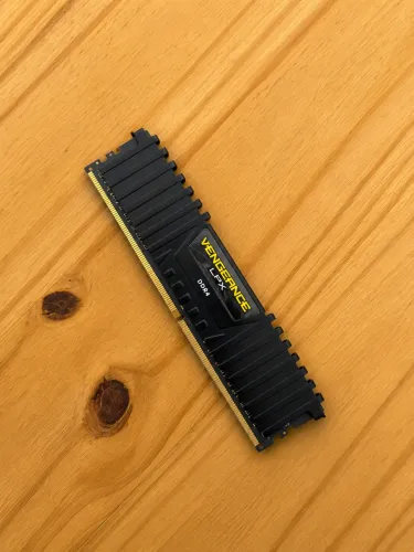 Memória RAM Corsair Vengeance LPX DDR4 ? Usada