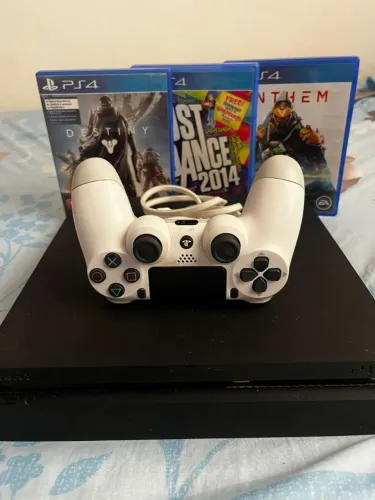 Playstation 4 500gigas com 1 controle e 3 jogos