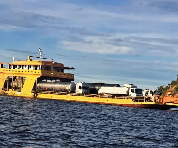 VENDO FERRY BOAT 500 TONELADAS IMPERDÍVEL