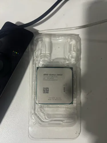 AMD Athlon 240ge