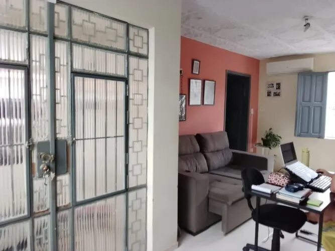 Casa para venda possui 240 metros quadrados com 2 quartos em Mafuá - Teresina - PI