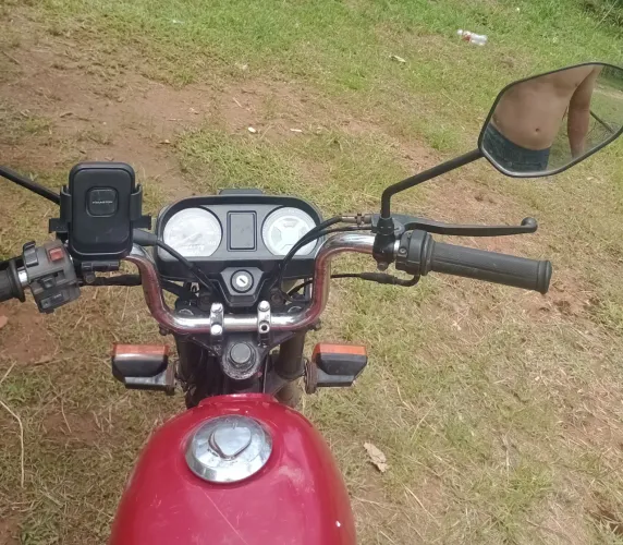 Moto em dias e placa Mercosul econômica e motor zerado 