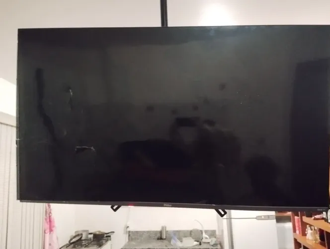 Tv Philco 49 polegadas quebrada para retirar de peças