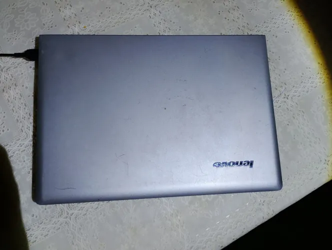 Vendo notebook Lenovo para conserto . Por 200 reais ok leia o anúncio por favor