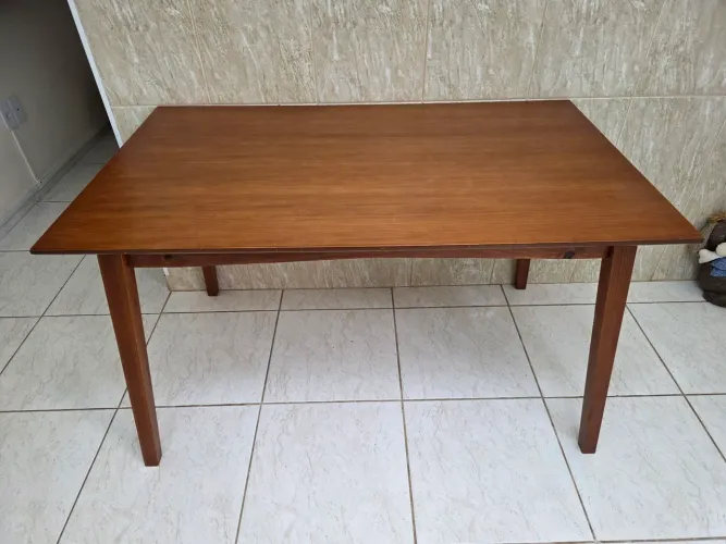 Mesa de Madeira Maciça Extensivel