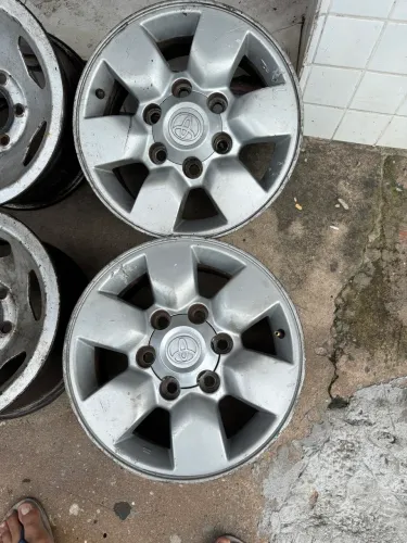 Vendo duas roda de Hilux