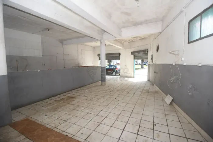 Excelente Ponto Comercial Esquina na Duque de Caxias