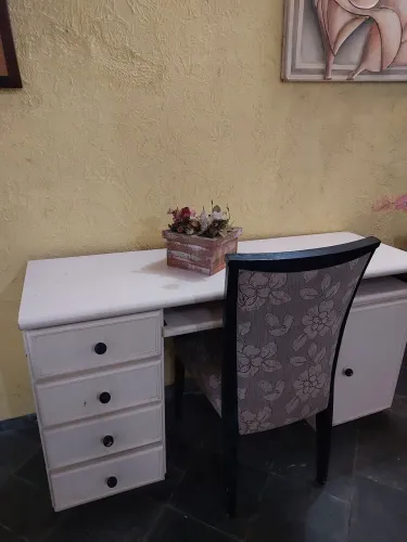 Móvel versátil penteadeira/ mesa estudo