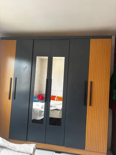 Guarda roupa de 6 portas