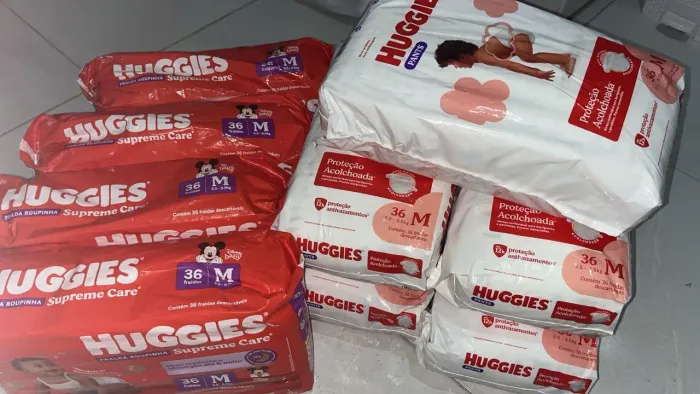 Fralda Huggies pants e roupinha tamanho M