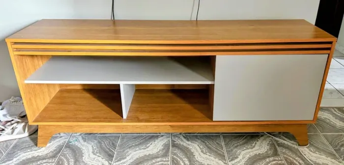 Rack Painel Permóbili Para TV Até 55" MDF Cinamomo/Off-White Moderno