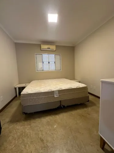Cama e colchão king size, aceito troca em Sofá retrátil