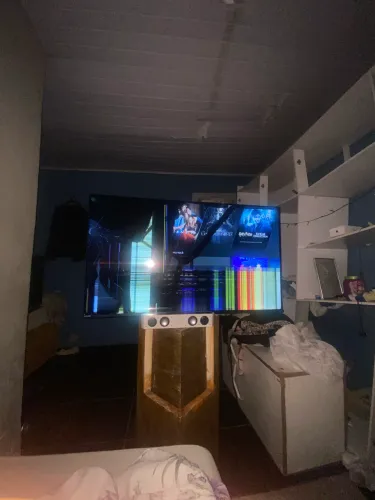 TV Toshiba 50" 4K 50C350 com Tela Trincada - Placas Funcionando