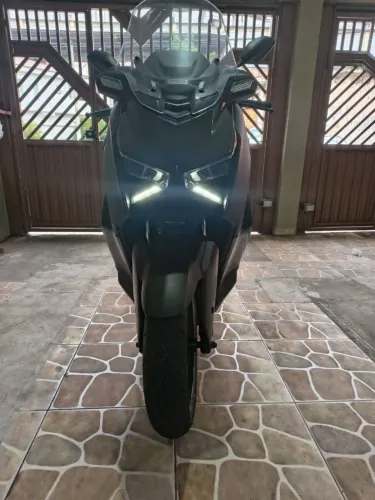 Xmax connected 300