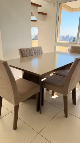 Mesa com 6 cadeiras
