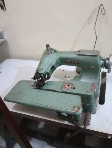Máquina de Ponto Invisível Industrial Consew (Bainha/Barra) - Sem Motor