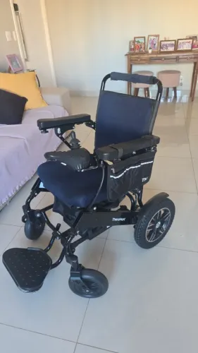 Cadeira de Rodas Motorizada completa.