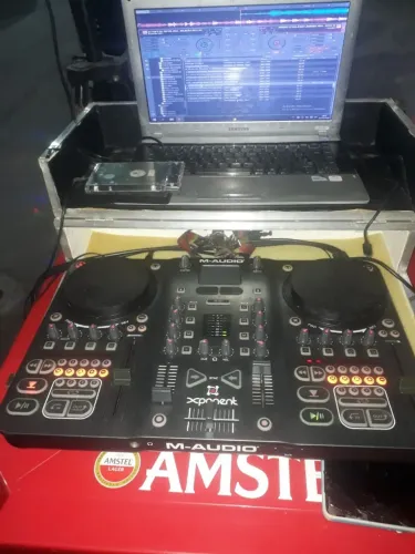 CONTROLADORA M-AUDIO COM CASR