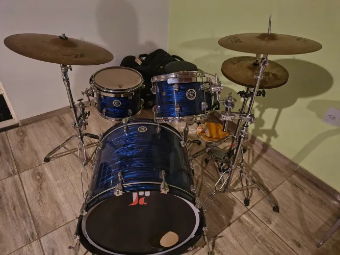 Bateria Nagano com pratos pra vender rápido