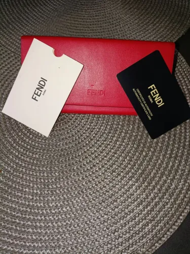 Estojo óculos / Fendi e cartão 